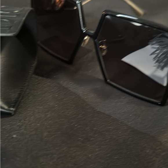 Chic Black Sunglasses with Gold Detail - Picture 1 of 3